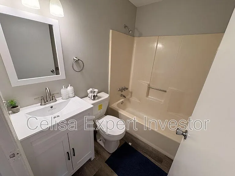 819 Eckart St — Photo 4