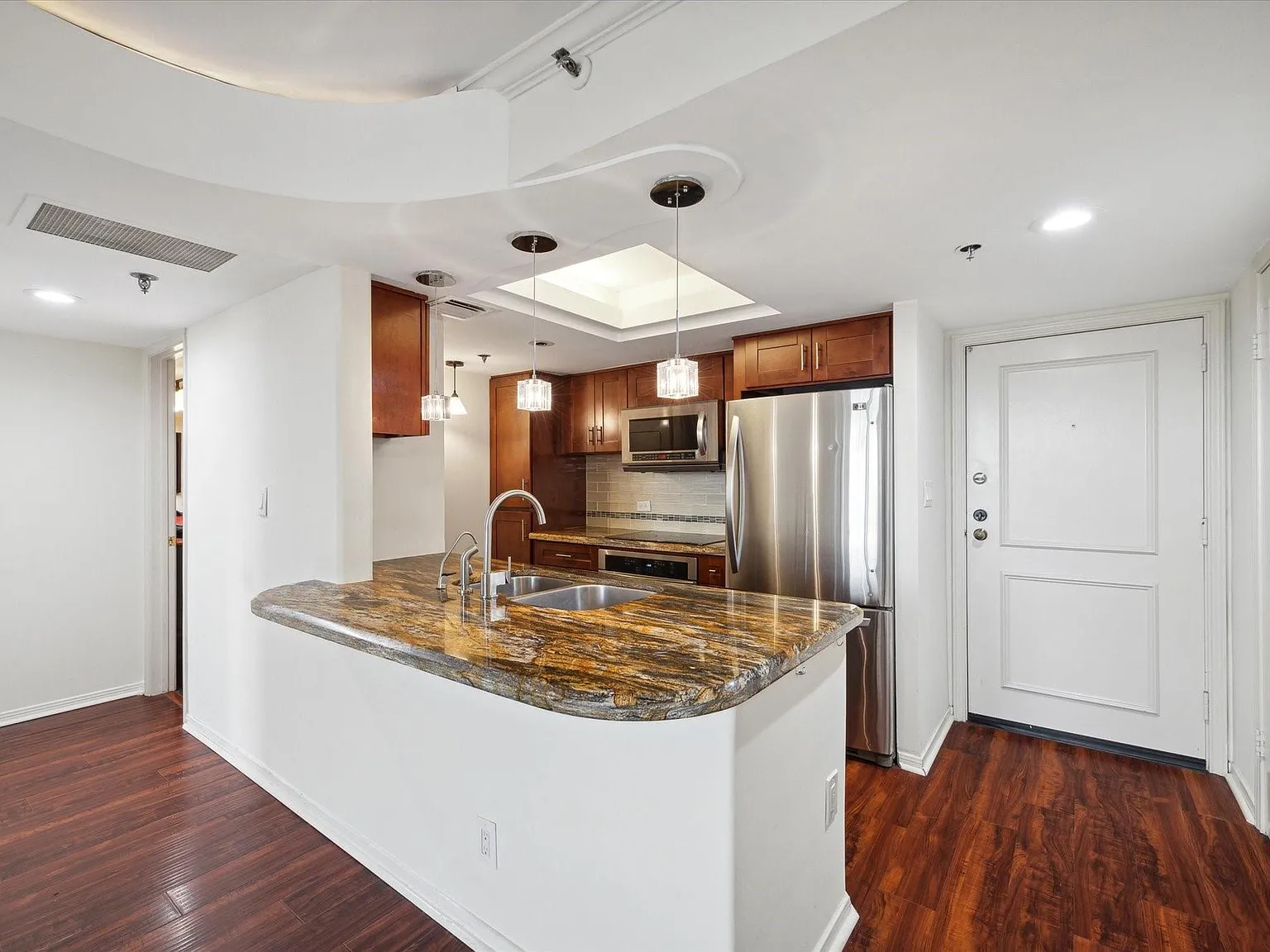 1 bed, 1.0 bath, 707 sqft, $1,450 — Photo 2