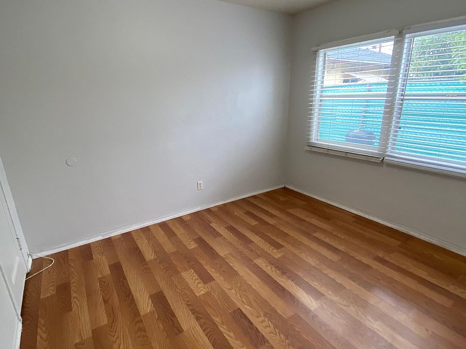 1st image of 903 Cerritos Ave