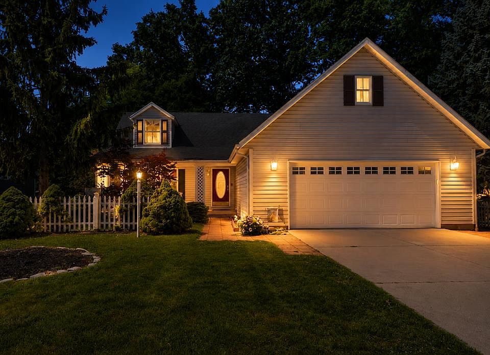 1st image of 289 Longwood Pl