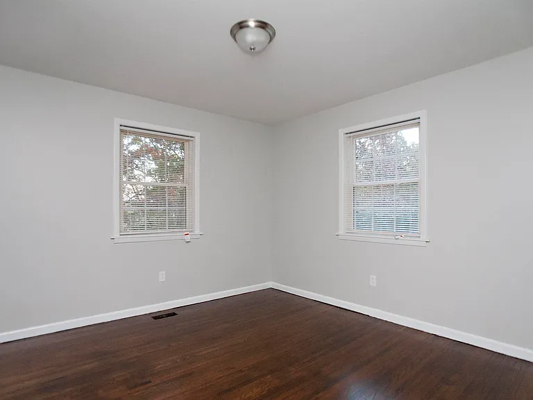 401 Valley View Dr — Photo 13