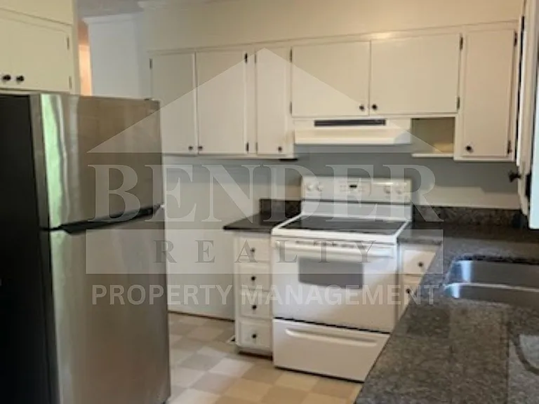 2300 Oakland Dr NW — Photo 5