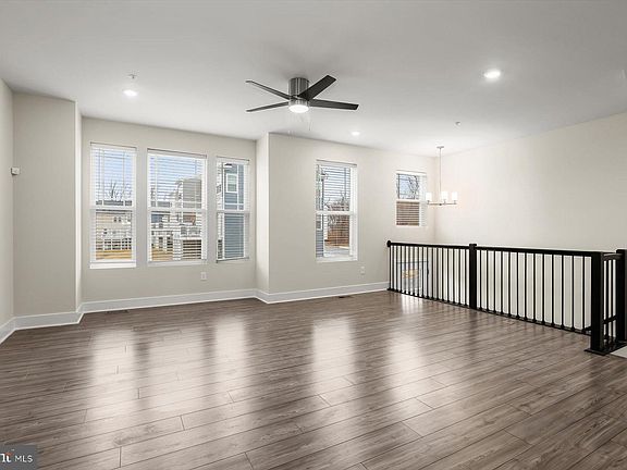 5th image of 304 Sweetbay Rd