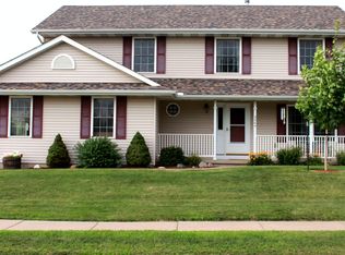 2204 E 59th St, Davenport, IA 52807