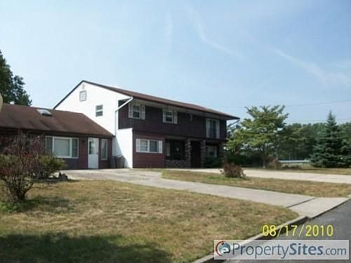 4th image of 1 Patricia Ln