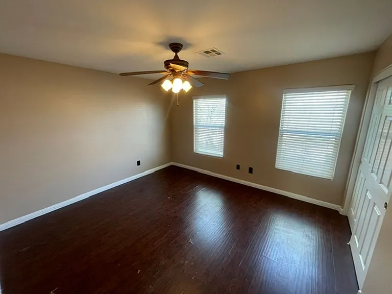 5645 Breckenridge St — Photo 35