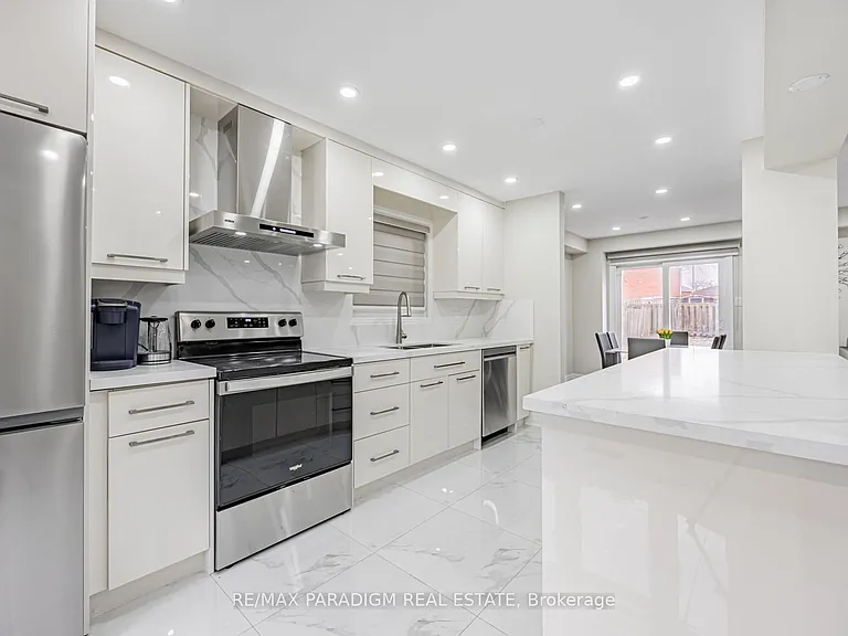 612 Flavelle Ct — Photo 3