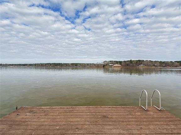 4th image of 2820 Lake Crest Dr