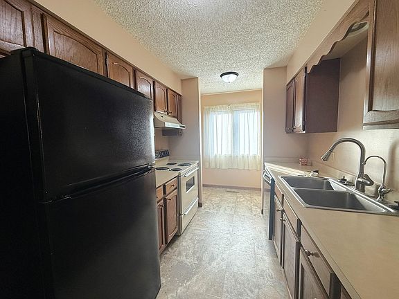 3rd image of 509 Tilden St