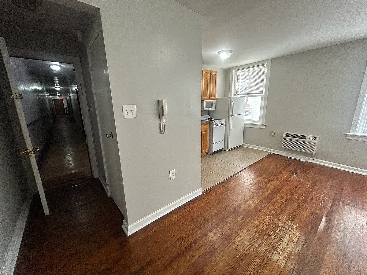 1 bed, $1,090 — Photo 2