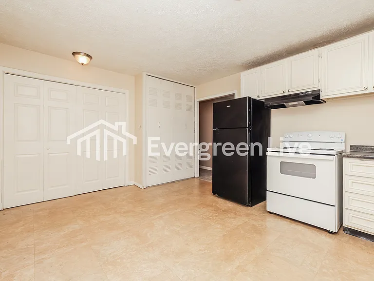 605 Mead Ln — Photo 8