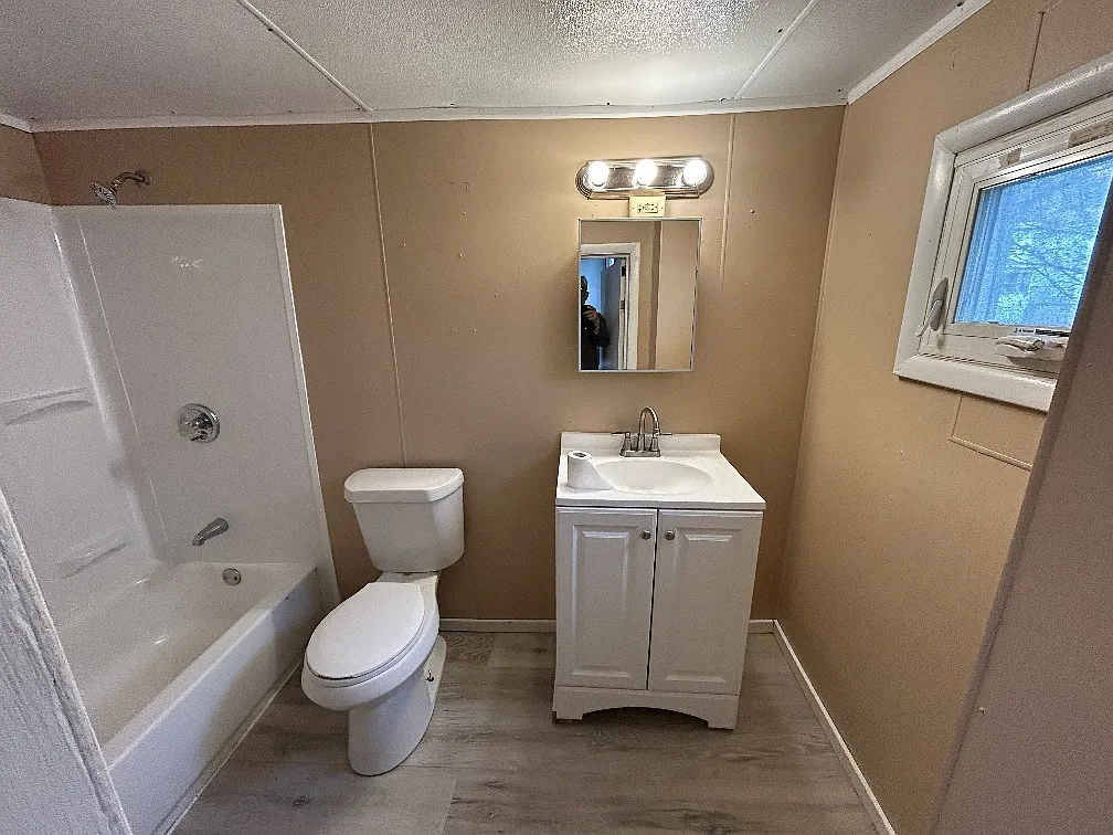 Building Photo - 908 Hawley Ave #1