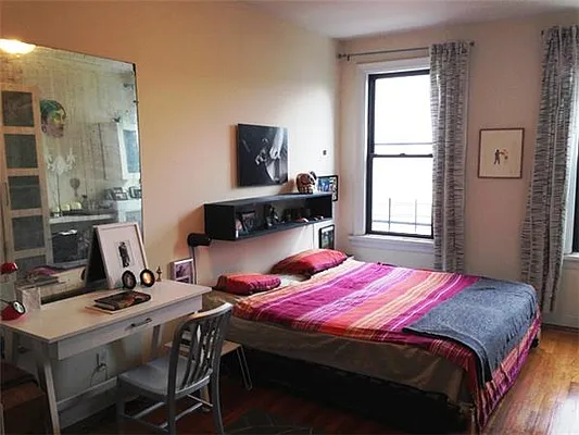 Sold by R New York | media 23