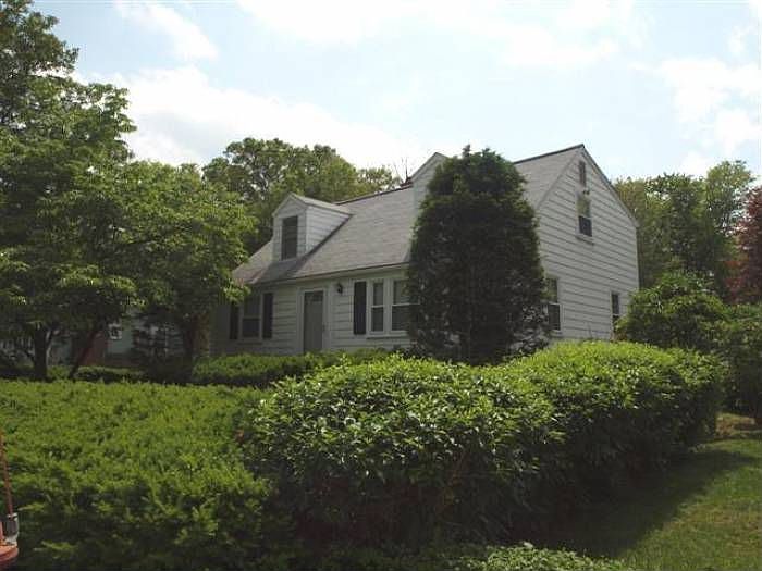 1st image of 9 Glen Ln
