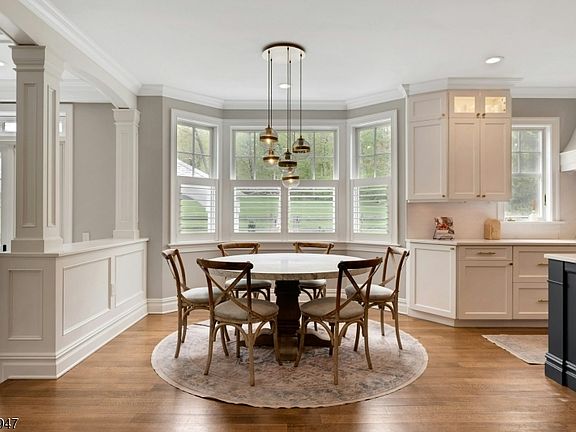 3rd image of 138 Oakwood Rd