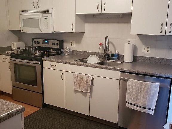 4th image of 57 Village Ct