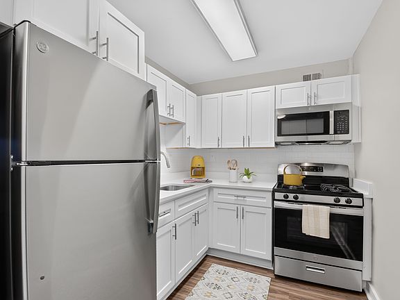 5th image of 6700 Belcrest Rd #723