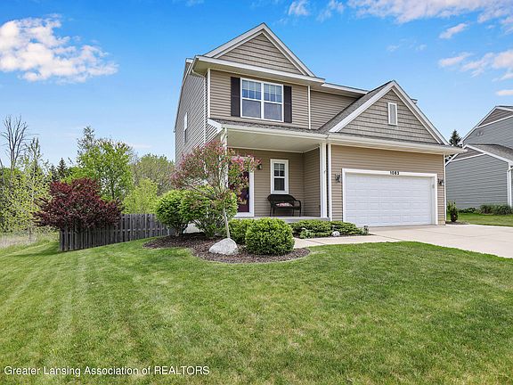 2nd image of 1083 Oakwood Dr