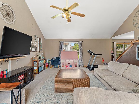 2nd image of 652 Quail Dr