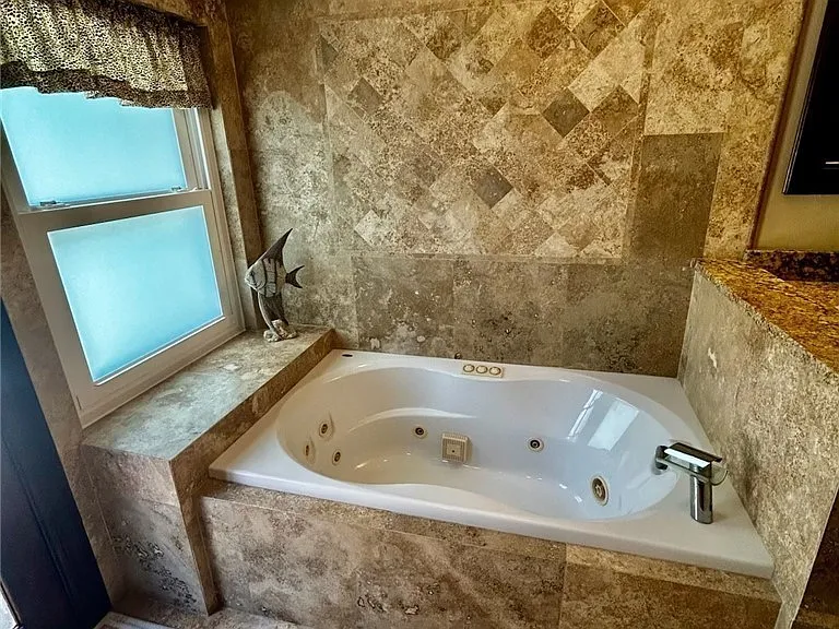 12501 Barrington Ct — Photo 11
