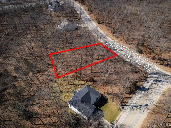 1253 Cornett Dr, Lake Ozark, MO 65049