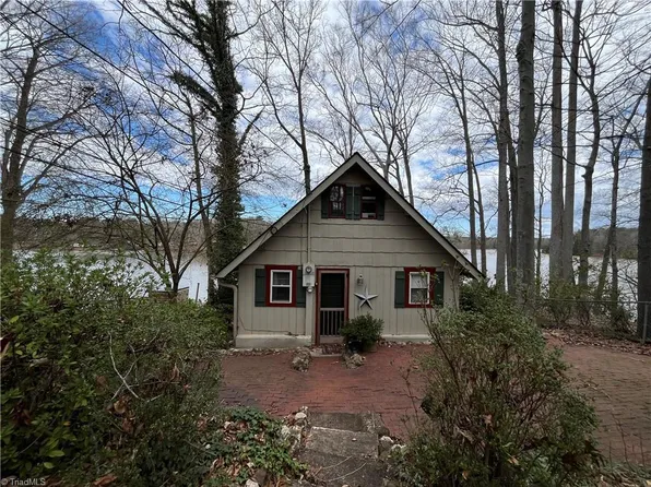 1883 Hickory Point Dr, Lexington, NC 27292