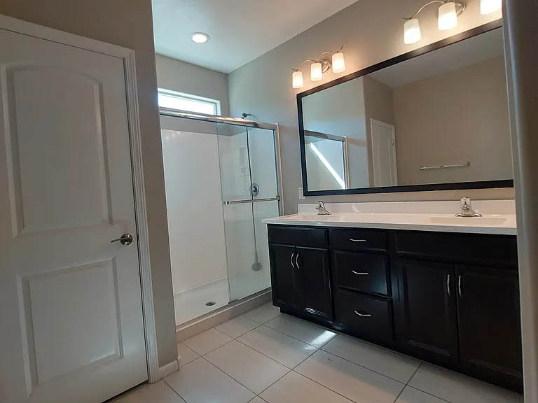 1025 S 200th Ln — Photo 31