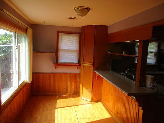 5th image of 10506 S 81st Ct