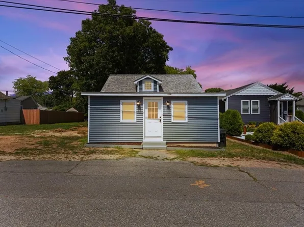 21 Hillside Ave, Swansea, MA 02777