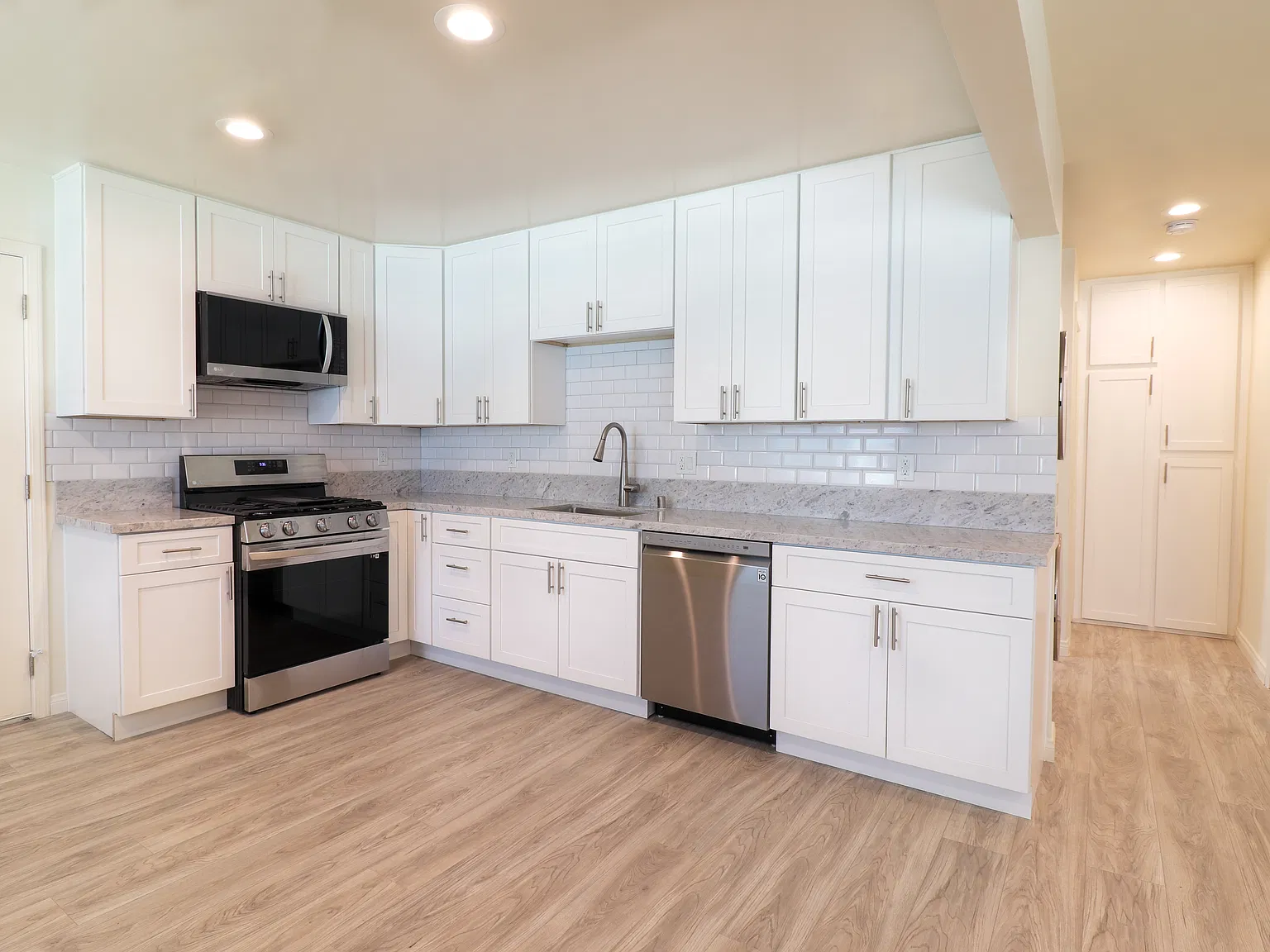 2 bed, 864 sqft, $2,849 — Photo 1