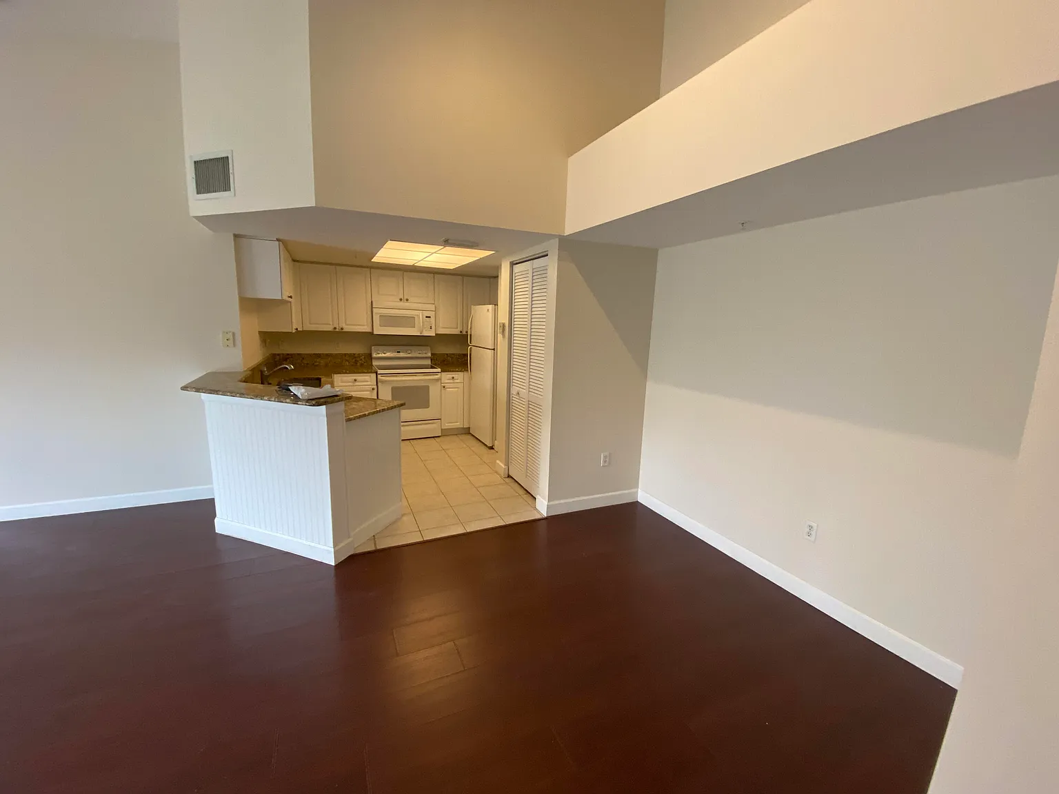 2 bed, 2.0 bath, 1128 sqft, $2,100 — Photo 2