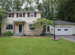 121 Wyndham Rd, Irondequoit, NY 14609