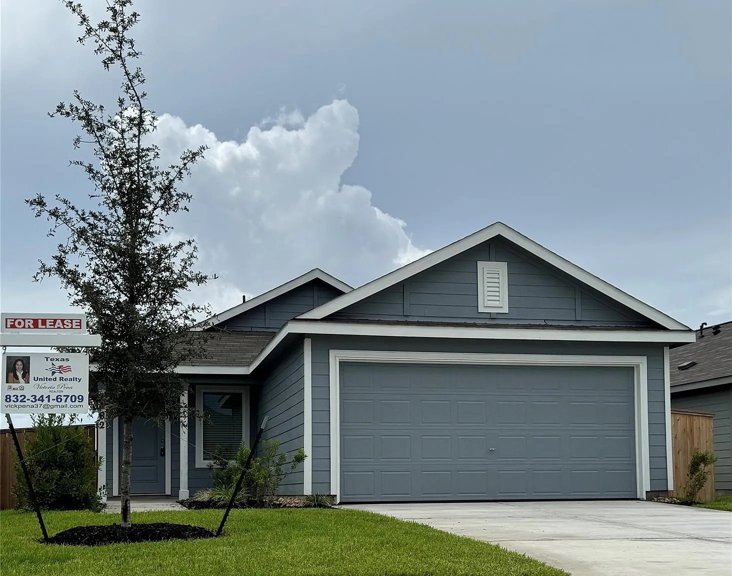 3 bed, 2.0 bath, 1411 sqft, $2,000 — Photo 2