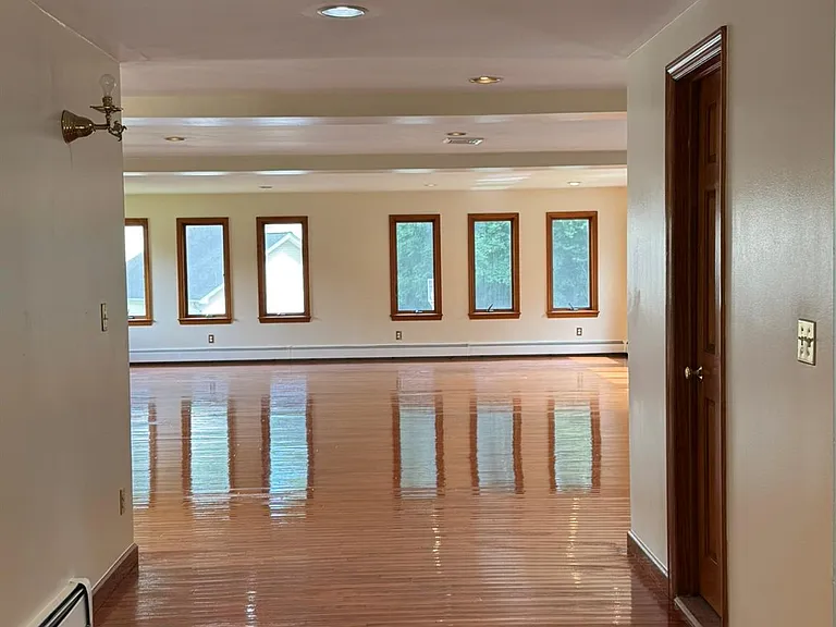 227 Beverly Rd — Photo 2
