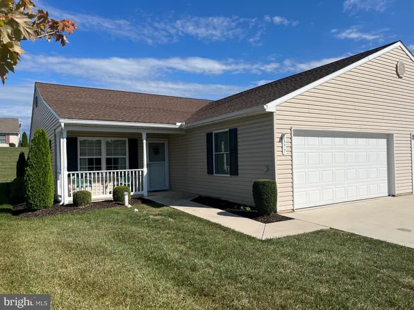 1377 Pleasant View Dr #221, Spring Grove, PA 17362