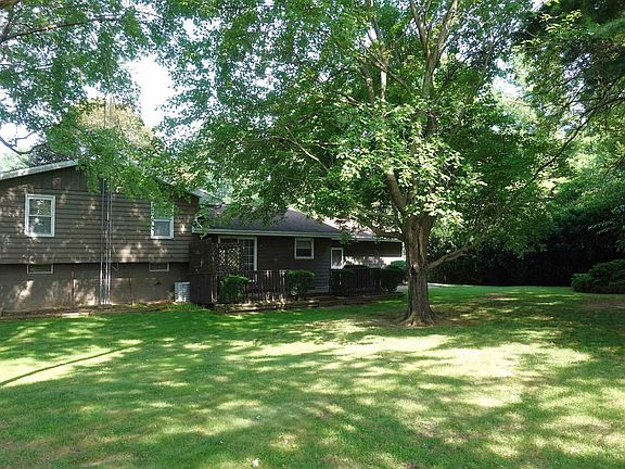 3rd image of 175 Willow Ln