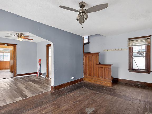 4th image of 137 Hollis St