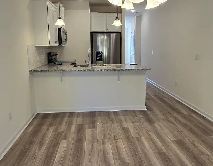 1098 Silverbend Trl — Photo 2