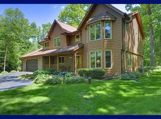 W266N6910 Thousand Oaks Dr, Lisbon, WI 53089