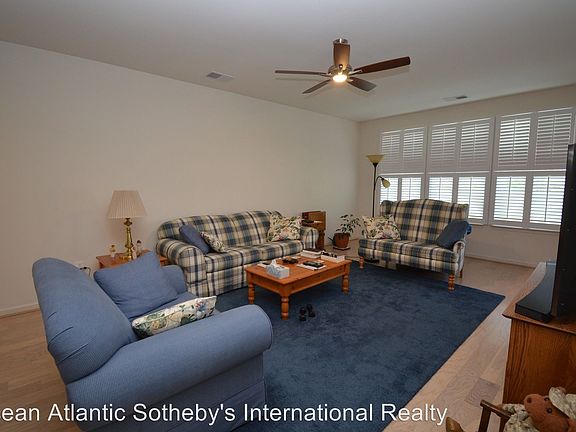 5th image of 16979 Bellevue Ct