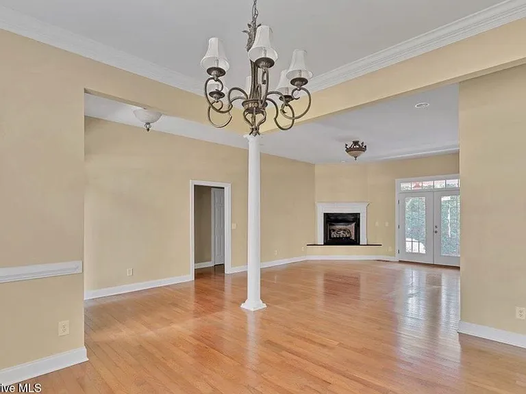 8 Rutledge Ln — Photo 3