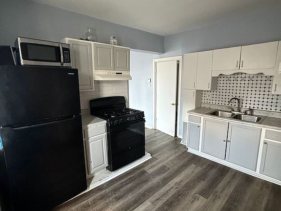 2nd image of 2101 S Marshall Blvd #1E