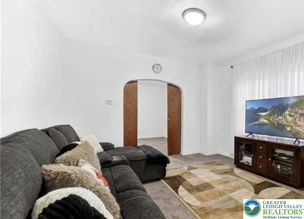 2 bed, 931 sqft, $2,100 — Photo 4