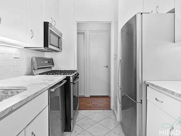 3rd image of 145 W 67th St APT 29E