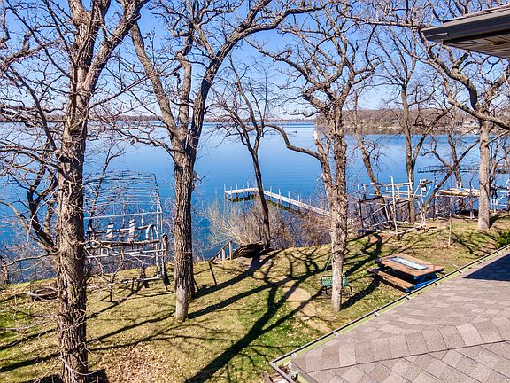 3rd image of 5403 Lake Shore Dr