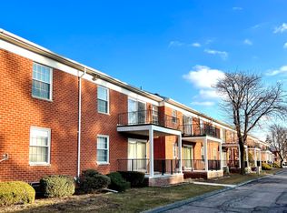 27689 W Echo Vly UNIT 204, Farmington Hills, MI 48334
