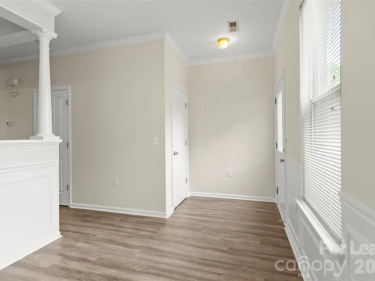 567 E 9th St — Photo 18