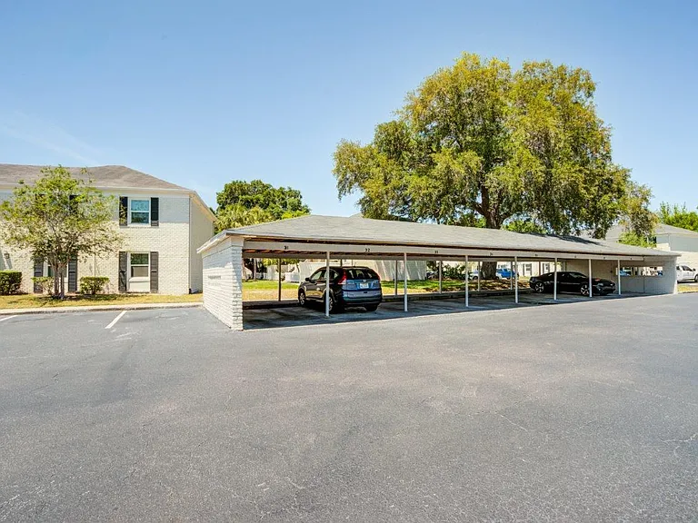 Park at Lake Magdalene Apartments and Townhomes — Photo 27