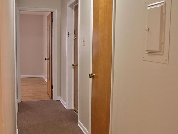 4th image of 414 S Market St APT 3
