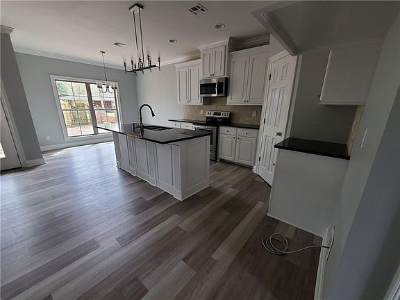 4th image of 6113 Pineridge Dr